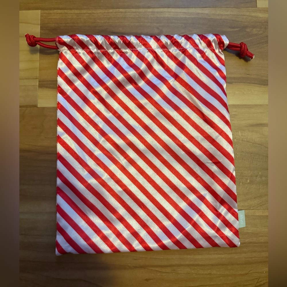💙 4/$20 IPSY Red and White Diagnosis Striped Drawstring Bag